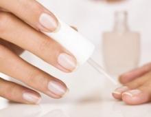 Способы укрепления слабых и поврежденных ногтей Лак для укрепления ногтей купить в аптеке
